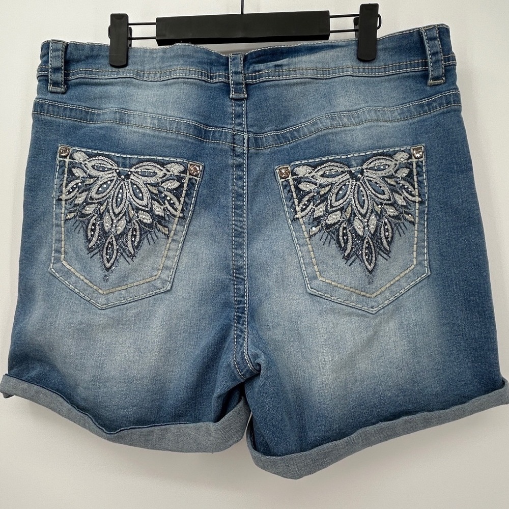 Copper Flash Curvy Denim Shorts Blue Medium Wash Embroidered Rhinestone Size 16 - Picture 2 of 6